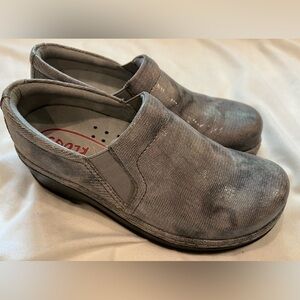 Gray Cloud Nursing Klogs Slip-On Women’s Shoes Size 7.5 Leather Upper